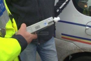 Un şofer beat care a lovit o bornă kilometrică pe drumul Timişoara-Arad a ajuns la spital