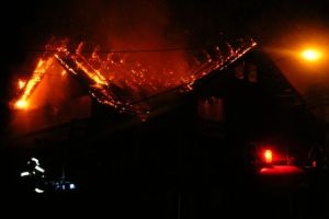 INCENDIU la un depozit de lemne în Manarade: Intervine Garda de Intervenţie Blaj