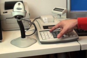 Proiect: Amenzi de pana la 10.000 de lei pentru nedotarea cu case de marcat