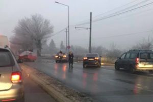 NEWS ALERT: ACCIDENT rutier la intrarea în Arad. Victimă prinsă între fiarele maşinii