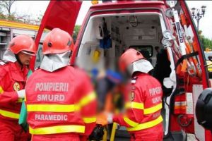 O sătmăreancă a căzut de la etajul 3. Transportată la spital!