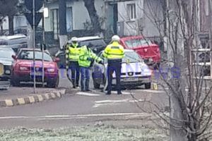 FOTO Accident pe o trecere de pietoni dintr-o intersecţie din Botoşani! O femeie a ajuns la spital