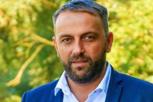 Reacţia edilului de la Șelimbăr după ce arhitectul şef al primăriei a fost reţinut