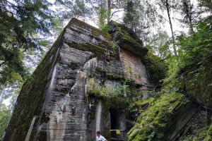 „Bârlogul lupului”, locul unde fiorul nazist al lui Hitler este încă viu