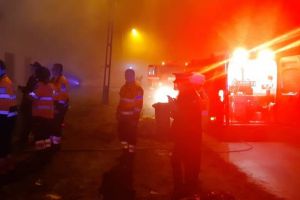 Arhiepiscopia Timişoarei plăteşte chiria pentru mama şi copilul care au scăpat din incendiul în care au murit patru copii