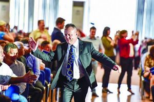 Două eleve răpite şi obligate să întreţină relaţii intime într-o Primărie din România