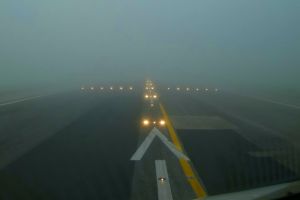 Ceaţa a blocat activitatea pe Aeroportul Oradea: Mai multe zboruri au fost anulate, iar următoarele sunt incerte