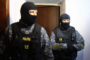 Trei mandate de percheziţie domiciliară, pe raza judeţului Harghita