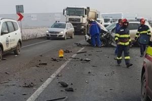 Accident cu trei răniţi printre care şi un copil, în apropiere de Remetea Mare