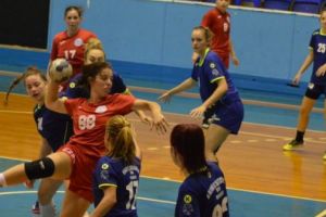 Start cu o dublă pentru handbaliste, triplă la junioare