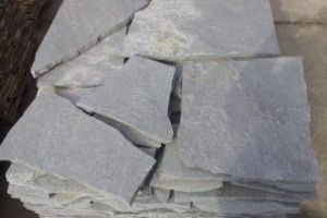 Sighetean prins in flagrant de politisti in timp ce incerca sa sustraga placi de andezit