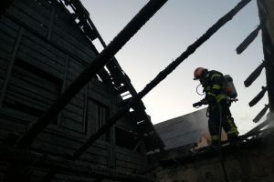 Două gospodării din Măgura Ilvei, afectate de un incendiu (FOTO)