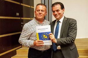 Primăria-bordel: Un edil PNL din Iaşi a făcut sex în birou cu două minore. Una dintre fete fusese răpită de la şcoală cu câteva ore înainte