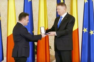 Klaus Iohannis a decorat o personalitate a culturii braşovene
