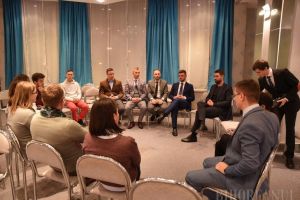 Un fost ministru şi un ex-consilier al lui Dăncilă au descins la Oradea să facă un nou partid: PSL vrea salariu minim de 1.000 euro, armată obligatorie şi divorţ prin telefon (FOTO)