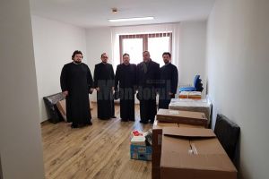 Preoţii din Protopopiatul Fălticeni au dotat cabinetul medical al Seminarului Teologic ...