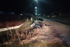 Noapte grea, cu polei şi accidente rutiere