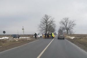 FOTO Accident pe drumul Botoşani- Dorohoi. Două maşini au fost avariate