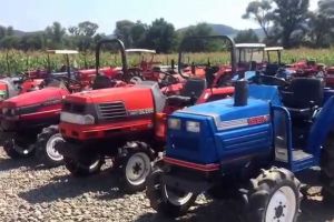 A încercat să vândă tractoare pe care nu le avea. Un bărbat a fost reţinut de poliţiştii din Botoşani