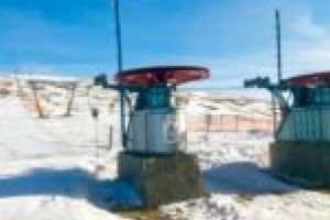 Vremea, cel mai mare duşman al turismului montan în această iarnă. Pe Muntele Mic se schiază… cu eforturi