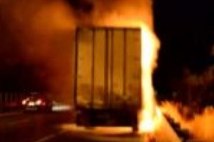 Baxuri de bere, în flăcări pe centura Caransebeşului