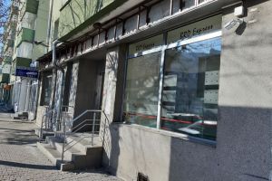 O agenţie a unei bănci,  închisă la Bistriţa. Spaţiul a fost dezafectat şi bancomatul luat (FOTO)