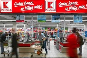 Nereguli găsite de Protecţia Consumatorului la Kaufland. Ce au reclamat clienţii