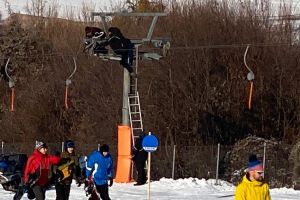 Instalaţia de teleschi s-a defectat în a doua zi de la deschiderea Pârtiei Cocoş