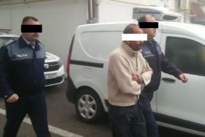 Poliţiştii lucrează la o BAZĂ de date cu INFRACTORI SEXUALI