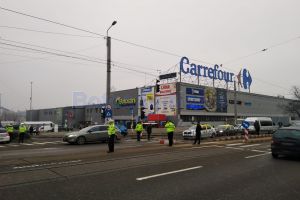 Tânărul care a lovit cu maşina o femeie pe trecerea de pietoni şi a fugit, arestat preventiv. Vezi cine este el!