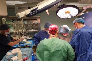 Un tânăr din Bihor căruia i-a explodat un dispozitiv artizanal în faţă n-a mai putut fi salvat. Premiera care a marcat operaţia de donare de organe