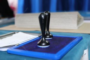 Guvernul trimite în Parlament proiectul de lege privind alegerea primarilor în două tururi