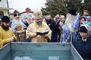  Slujba de Boboteaza, savarsita ieri la Ghindaresti de arhiepiscopul Flavian al Eparhiei Ortodoxe de Rit Vechi a Slavei (galerie foto)