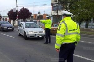 Razie în trafic, pe mai multe drumuri care leagă localităţi din Timiş. Sute de amenzi au fost acordate
