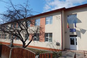 Directorul Școlii Gimnaziale din Șanţ: Le cer magistraţilor să-i interzică prof. Maternik dreptul de a profesa