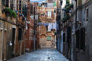 Case la preţul de un euro? Da, acest lucru este posibil într-un oraş din sudul Italiei