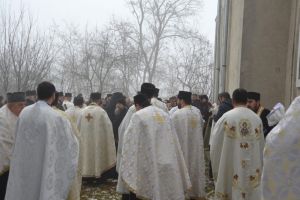 Replica unui preot din Botoşani cu privire la „taxa” de înmormântare. „Sicriul scump expus public îl calculaţi?”