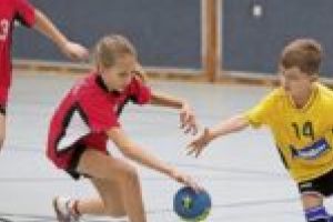 Cursuri gratuite de handbal pentru elevii din Oraviţa