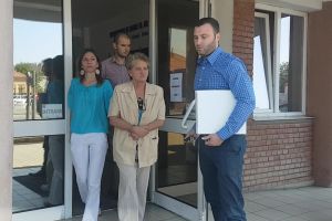Angajata unui CAR din Apuseni trimisă în judecată pentru că a încheiat contracte de creditare false şi a sustras sute de mii de lei din conturi