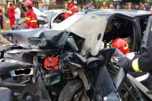 Accident cu cinci răniţi în Răstoliţa