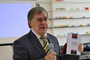 Întâlnire cu scriitorul şi istoricul literar Nicolae Dabija, la Universitatea Suceava şi ...