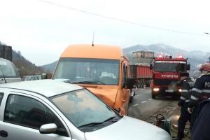 Femeie accidentată mortal, după ce a ieşit cu maşina de pe un drum secundar fără să se ...