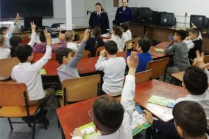 Activitati preventive ale politistilor la Școala Gimnaziala Petre Ispirescu si Liceul Tehnologic ,,Gheorghe Duca din Constanta