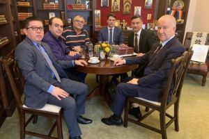 Secretarul de stat Victor Opaschi impreuna cu Șeful Cultului Musulman din Romania, prezenti la Primaria Municipiului Iasi