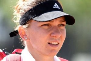Chinuită în primul set, descătuşată în al doilea. Halep, victorie în turul inaugural de la Australian Open