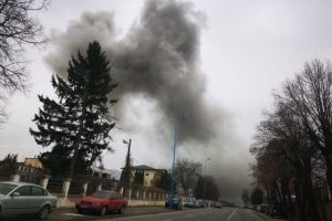 VIDEO Incendiu la un service auto, în Bartolomeu