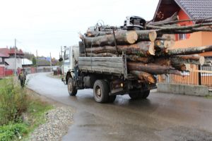 Sancţiune de circa 10.000 de euro pentru o firmă de pe Bârgău care făcea două trasporturi cu acelaşi aviz