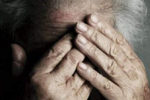 Cumplit! Bătrână de 83 de ani din Botoşani, bătută cu bestialitate de propriul fiu