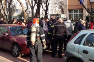 Igienizări cu probleme la o şcoală din Bucureşti. Elevi evacuaţi, unii au inhalat gaz toxic