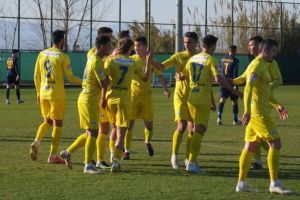 Mijlocaşii dau moral Petrolului